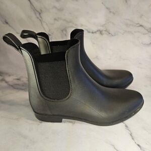 $8 SALE!! Merona Black Ankle Rain Boots